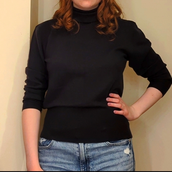 Gray Turtle Neck Sweater Size M - Picture 3 of 5